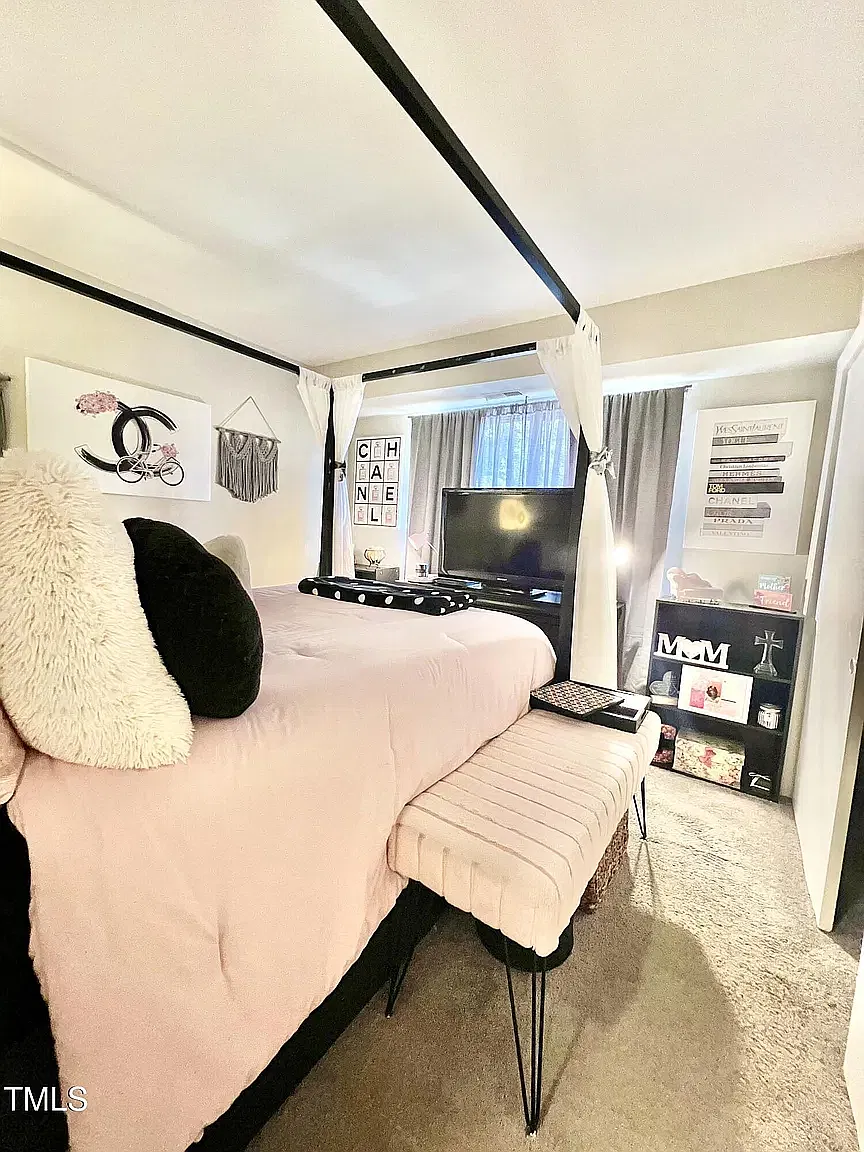 2 bed, 1.5 bath, 944 sqft, $1,250 — Photo 2