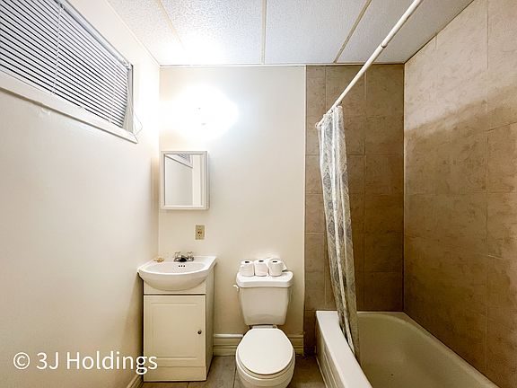 4th image of 1503 Victoria Ave #1425314