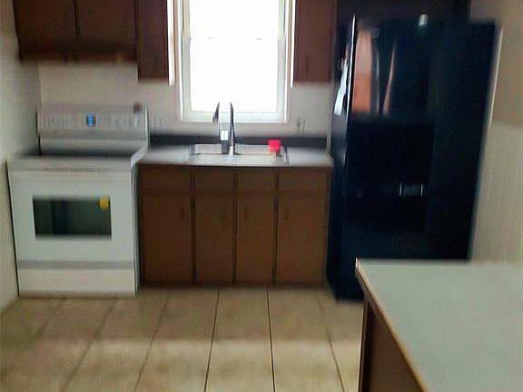 5th image of 911 Langlois Ave