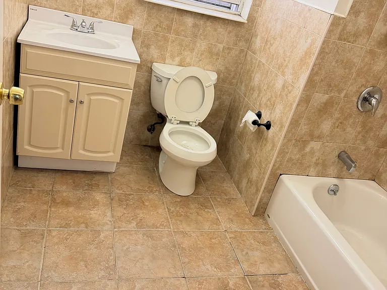 8 Robert St #205 — Photo 5