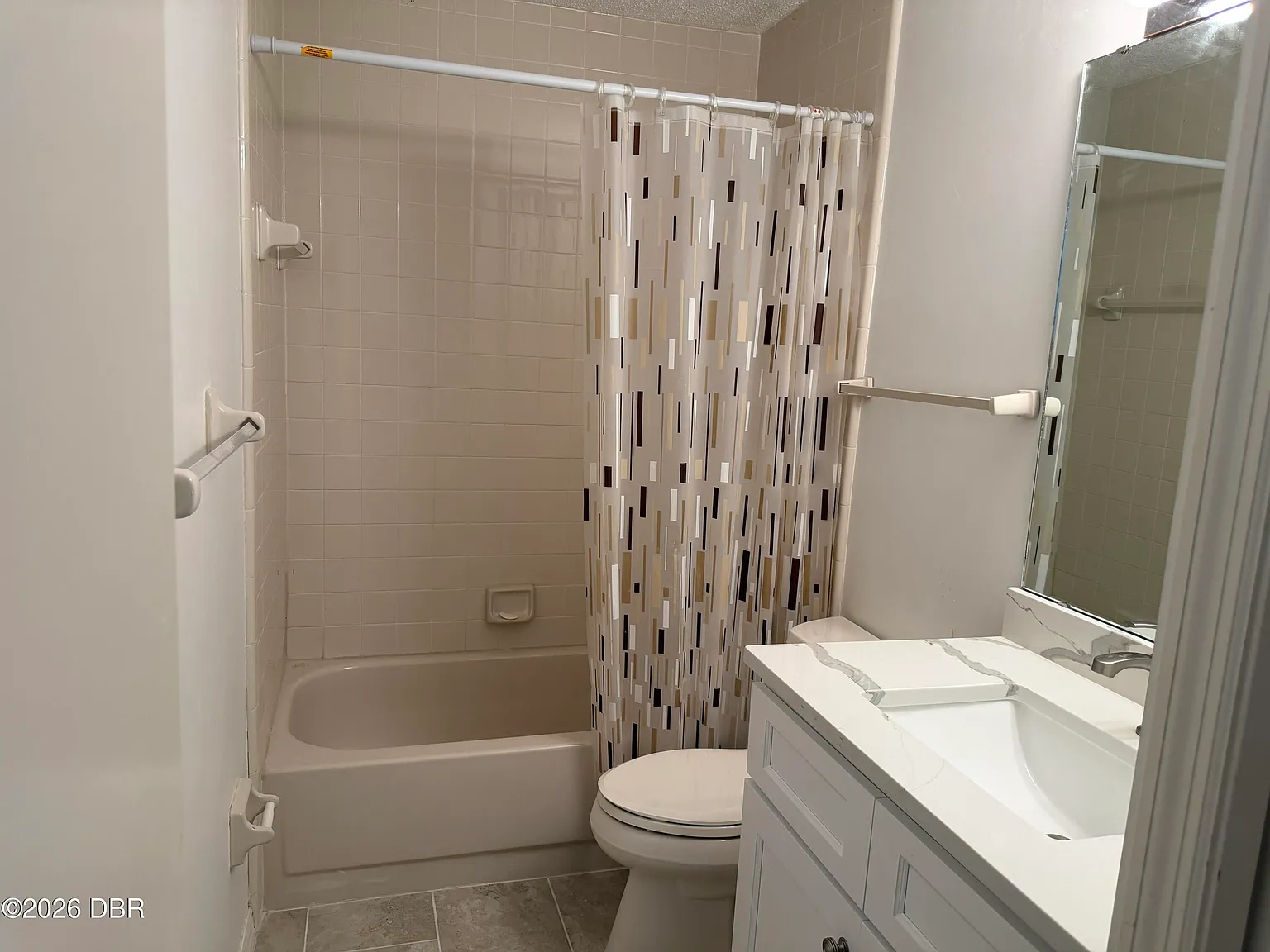 3 bed, 2.0 bath, 1327 sqft, $2,300 — Photo 2