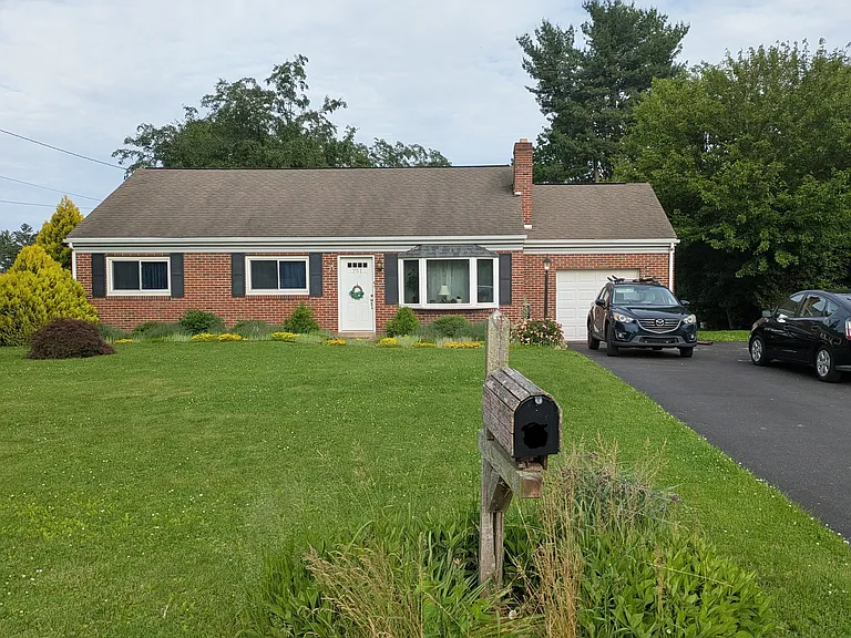 751 Lawrence Blvd — Photo 2