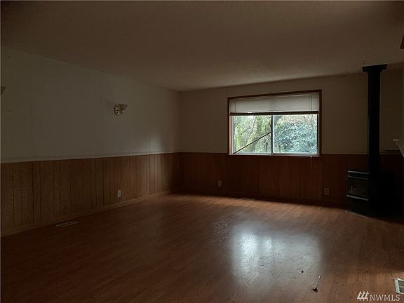4th image of 3823 Sunset Dr W