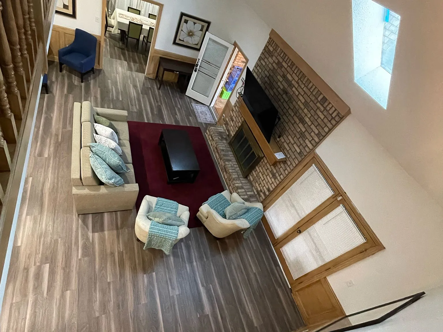 7 bed, 3000 sqft, $7,495 — Photo 2