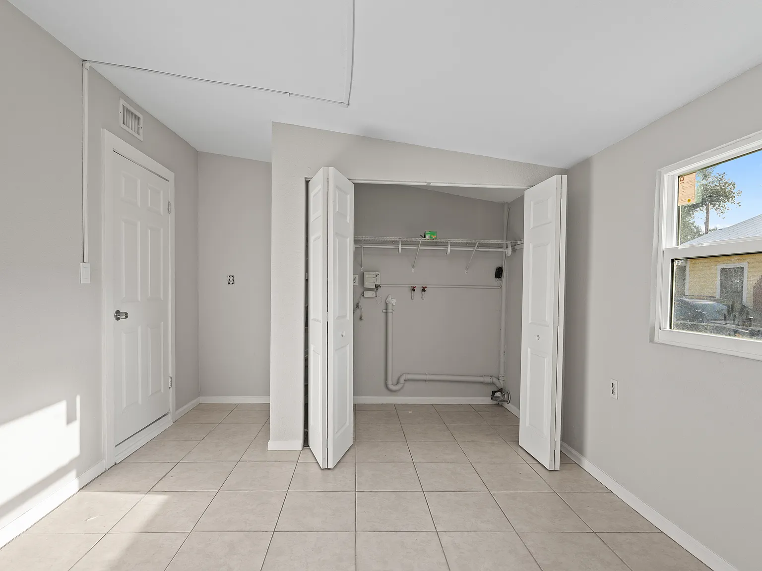 3 bed, 1150 sqft, $2,000 — Photo 3