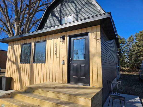 102 4th St N, Fairmount, ND 58030