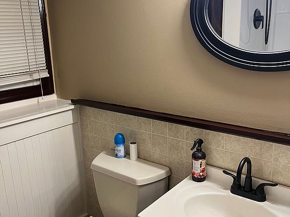 4th image of 90 Cheryl Ln #1