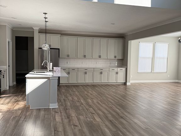 3rd image of 2065 Herrera Ln