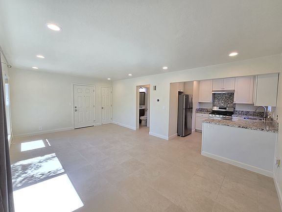 3rd image of 10218 Park Cir E APT 4