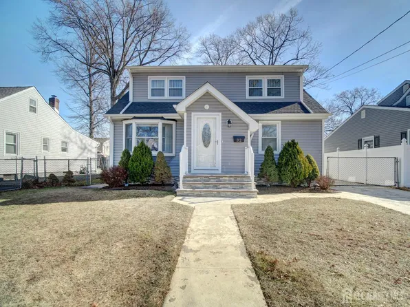 32 Chase Ave, Avenel, NJ 07001