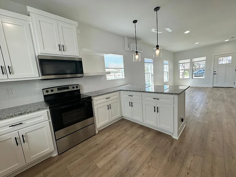 2730 E Admiral Ct — Photo 7