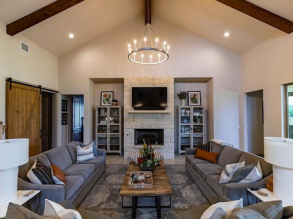 4th image of 1009 Comanche Hills Dr
