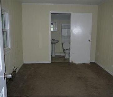 5th image of 127 Carlisle Ave