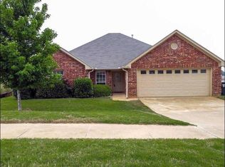 1921 Grassy Ridge Ln, Tyler, TX 75703