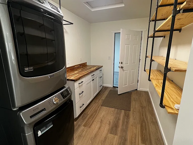 2923 N Harlan Cir #B — Photo 4