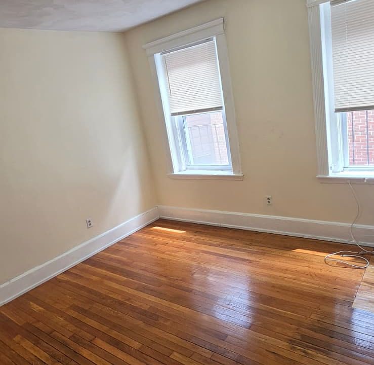 1st image of 463 Park Dr APT 19
