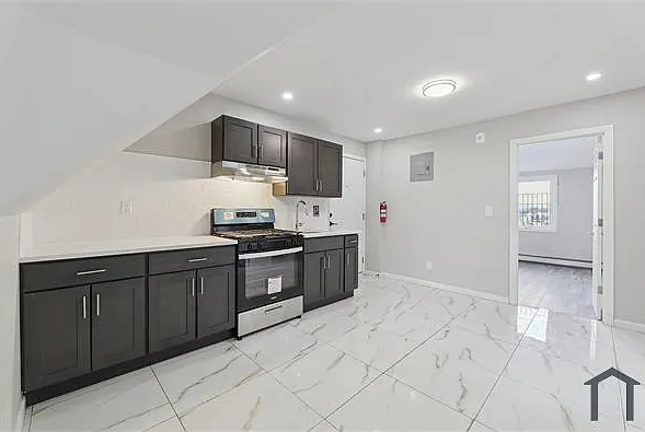 240 Broadway #5