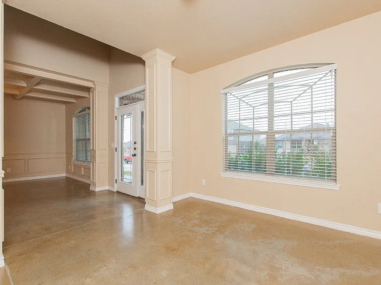 103 W Libra Dr — Photo 2