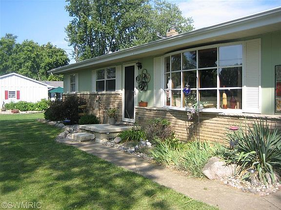 2nd image of 34 Charles East Pl