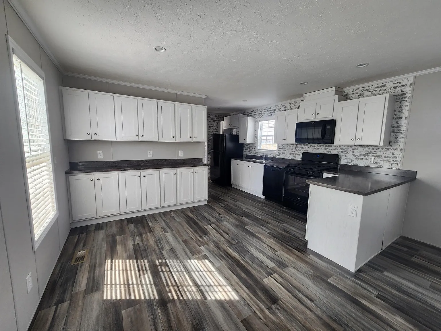 2 bed, $909 — Photo 3