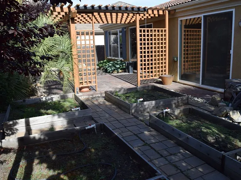 1378 Seymour Cir — Photo 31