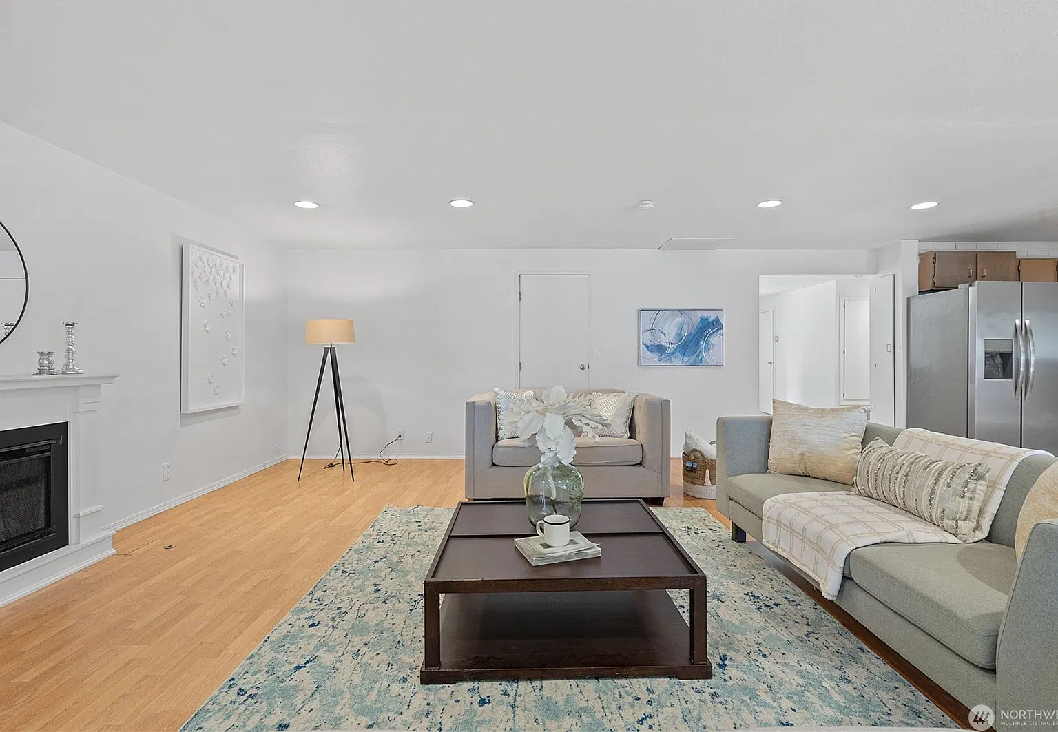 4 bed, 2000 sqft, $4,100 — Photo 3