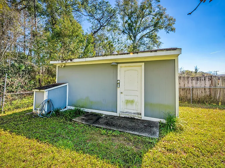 909 Westgate Dr — Photo 31