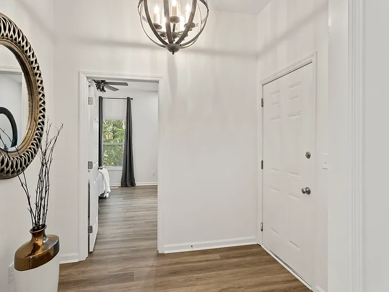 31 Allen St — Photo 6