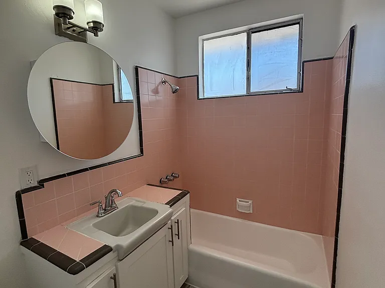 12321 Beverly Blvd — Photo 2
