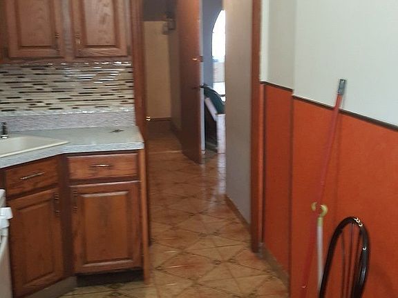 4th image of 6408 Myrtle Ave #2