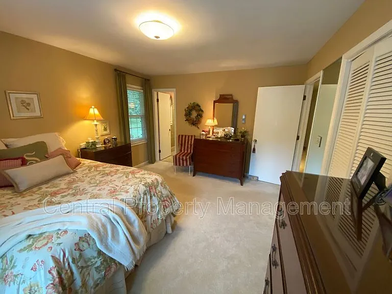 4724 Coach Hill Dr — Photo 29