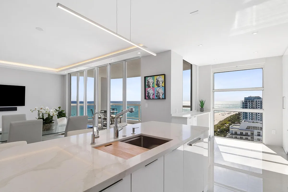 Building Photo - 4201 Collins Ave #2101