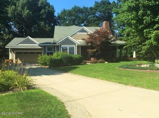16472 Briar Ct, Spring Lake, MI 49456
