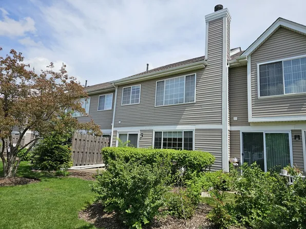 8950 W Heathwood Cir, Niles, IL 60714