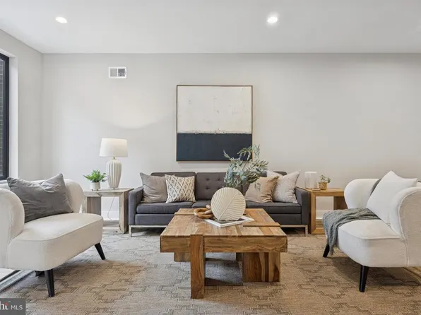 3833 Terrace St, Philadelphia, PA 19128