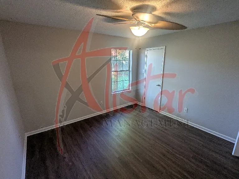 502 Village Cv — Photo 9