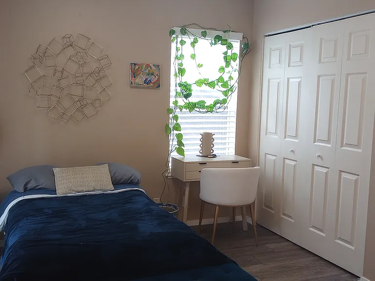 Mstr Bed, staged