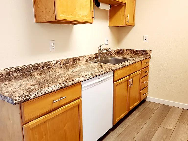 3738 Swift Ave — Photo 8