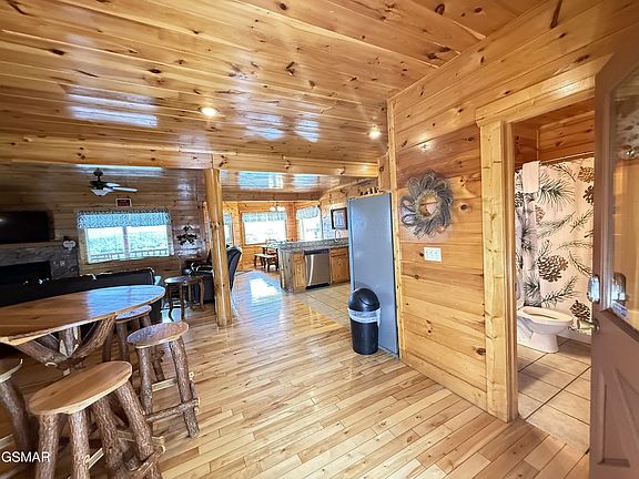 5th image of 1079 Towering Oaks Dr