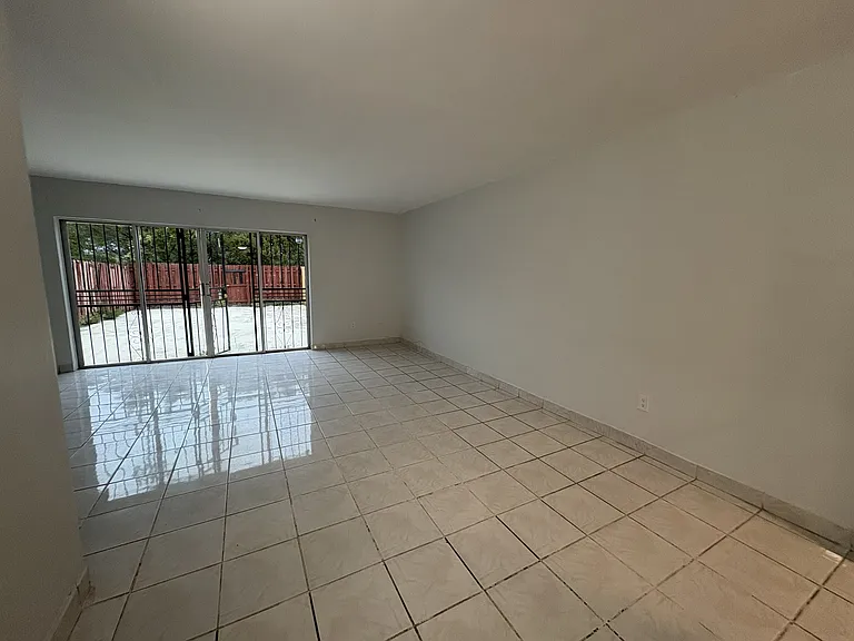 6955 W 2nd Ct — Photo 3