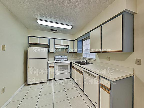 4th image of 32813 Blossom Ln