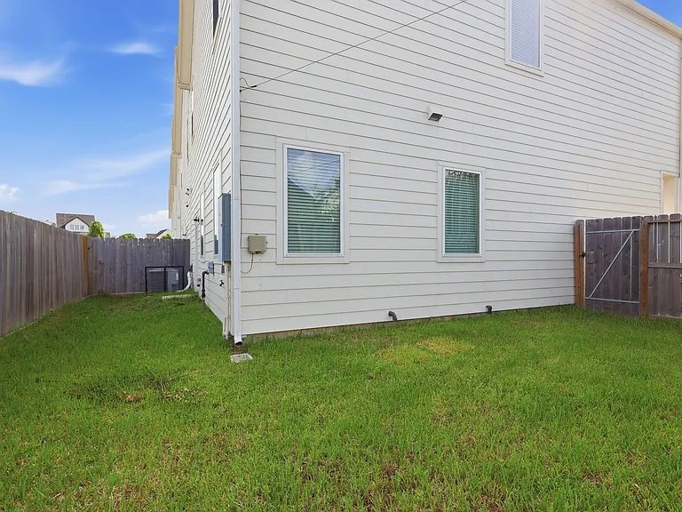 5264 Texas St — Photo 18