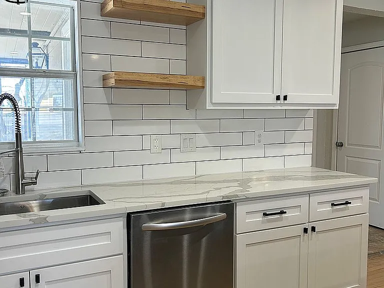 470 Dresden Dr — Photo 9