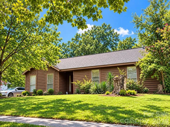 3640 Cobbleridge Dr, Charlotte, NC 28215