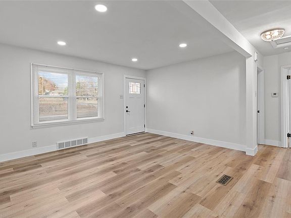 4th image of 11000 Golf Crest Dr