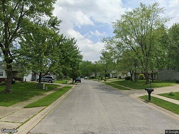 Exterior Neighborhood (street photo)