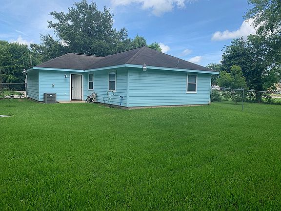Huge fenced yard
