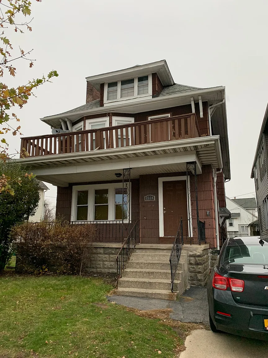 2334 S Park Ave photo 1