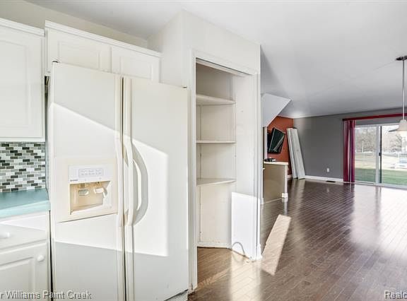 5th image of 37094 Brynford Dr