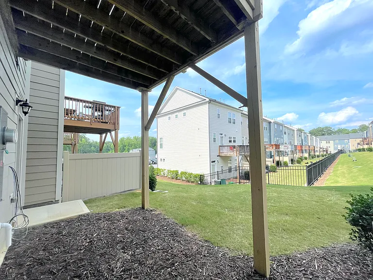 825 Grafton Peak Ln — Photo 17